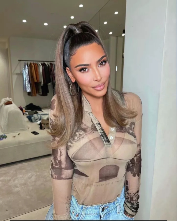 Ким Кардашьян с макияжем